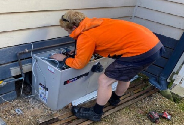 Surrey air technician doing air conditioning installation