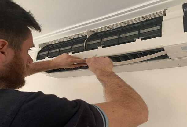 Surrey air technician doing air conditioning service